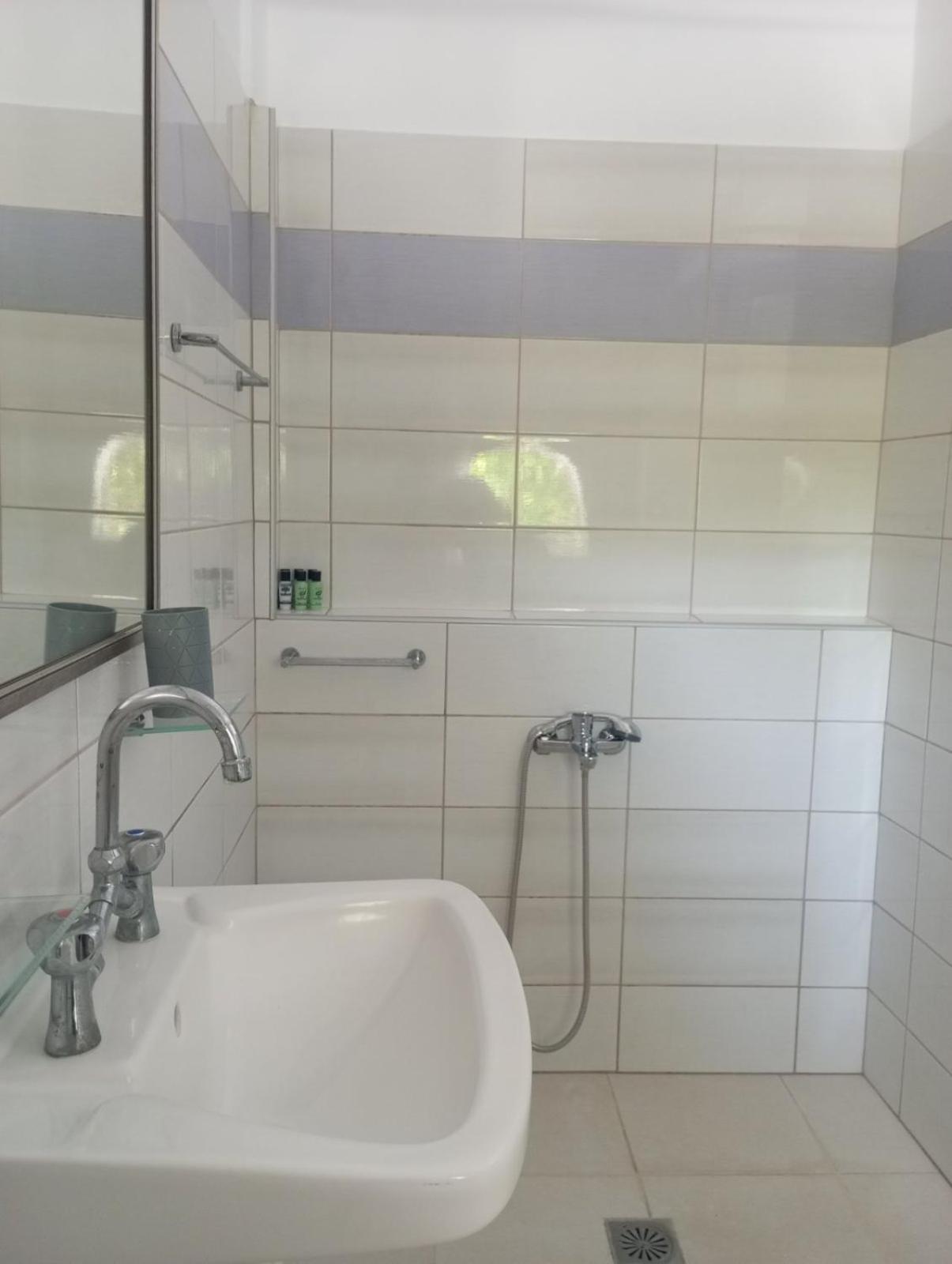 Babi'S Villa - Garden Apartment Lixouri Ngoại thất bức ảnh